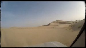 Сафари на джипе в пустыне под Абу-Даби, ОАЭ.