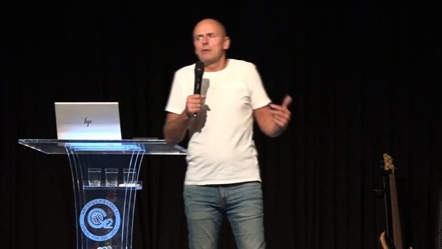 Флаг, под которым собирается церковь. Проповедует М. Енцитис. 25.06.2023 смотреть онлайн