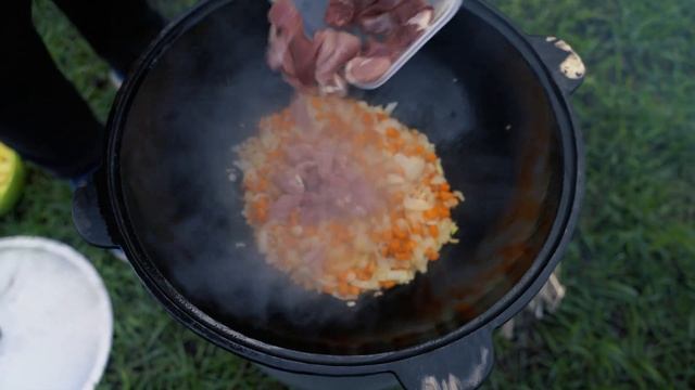 СОЛЯНКА В ЧУГУННОМ КАЗАНЕ смотреть онлайн