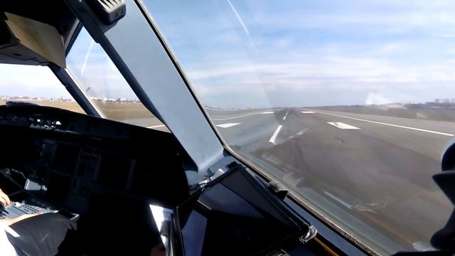 Airbus A320 Powerful Cockpit Takeoff from Kiev Airport | GoPro Pilot's View | ENGINE SOUND! смотреть онлайн