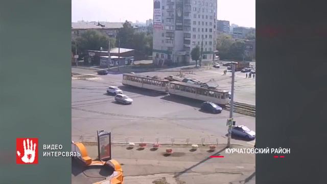 В районе остановки "Теплотехнический институт" трамвай сошел с рельсов смотреть онлайн