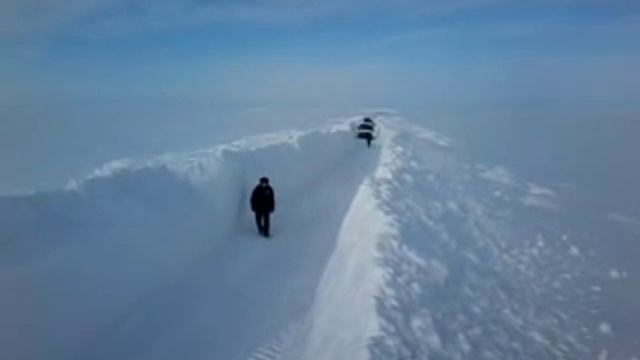 Дорога буран пробивает К-700 высота снега 4м смотреть онлайн