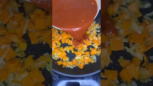 Спагетти с фрикадельками в томатном соусе ? смотреть онлайн