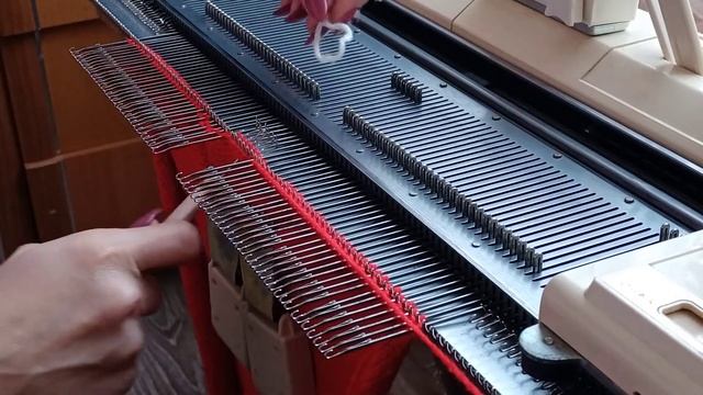 Как связать окат рукава частичным вязанием на вязальной машине смотреть онлайн