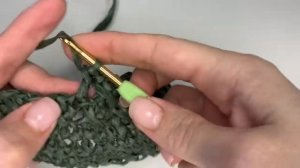 Маленькая сумочка из рафии для прогулок