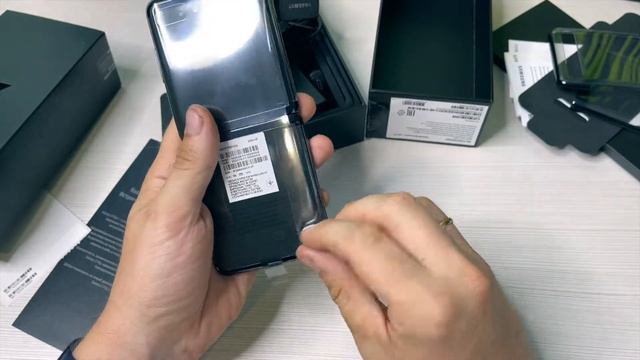 Galaxy Z Flip. Хорошо забытое старое. Распаковка и первый взгляд.