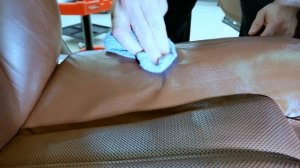 Кожаный салон возвращаем мягкость. Правильный уход за кожей авто