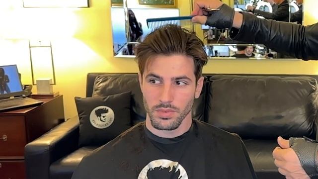 Eugenio Casnighi Haircut by Sergio Slavnov before Glamour Magazine Photoshoot смотреть онлайн