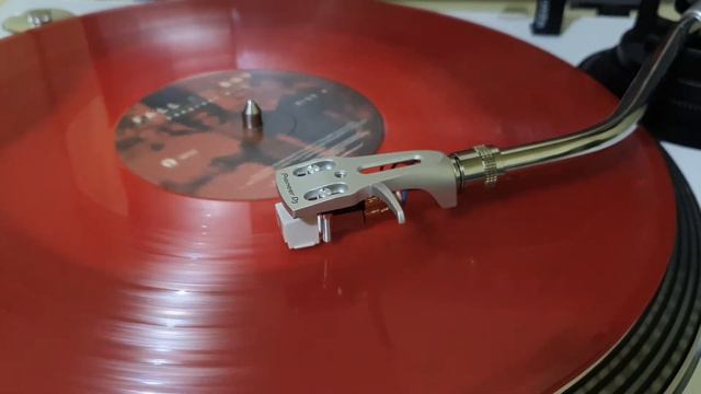 Fall Out Boy - Immortals (Red & White Vinyl) смотреть онлайн