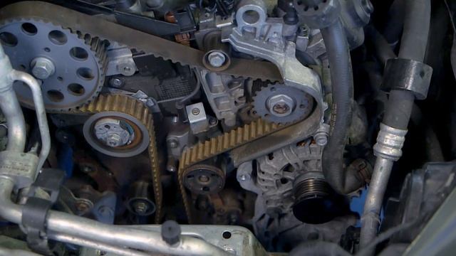 [RU] насос системы охлаждения для двигателей VAG 1,6 л и 2,0 л TDi смотреть онлайн