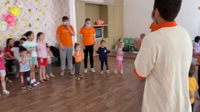 Как дети проводят свободное время с волонтерами? смотреть онлайн