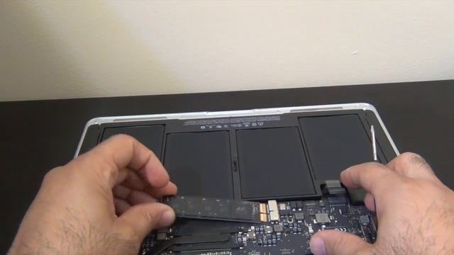 MacBook Air SSD Upgrade or Replacement Guide A1466, A1465 смотреть онлайн