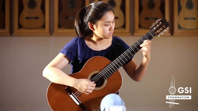 Bach Prelude in E Minor played by Olivia Chiang on a 2014 Pepe Romero смотреть онлайн