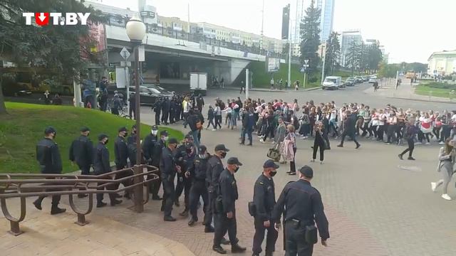 Колонне студентов не дали пройти на Немиге они перебежали на другую сторону смотреть онлайн