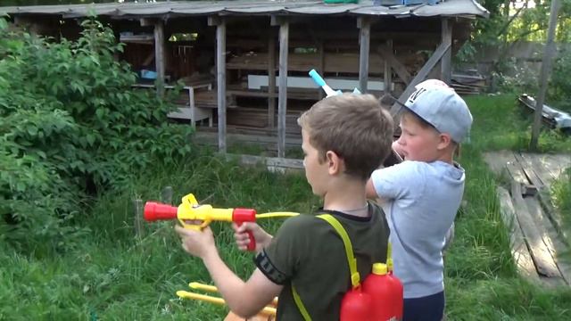 Детский городок 3-й день: испытания водного оружия смотреть онлайн
