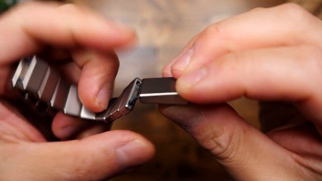 Flip It, Count It, Drop It, Wear It! Aroundsquare Remeshok Chetki