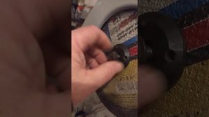 установка отрезного диска по металлу на торцовочную пилу