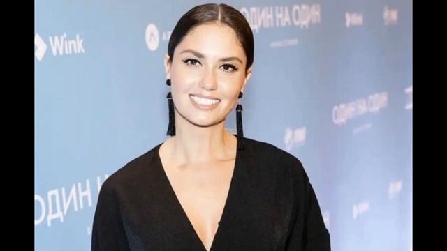 Люди ахнули, увидев ныряющую в бассейн мускулистую Муцениеце смотреть онлайн