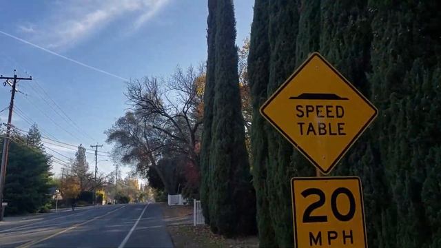 Прогулка на велосипеде. Велосипедная прогулка по городу и пикник в парке. Краски осени. смотреть онлайн