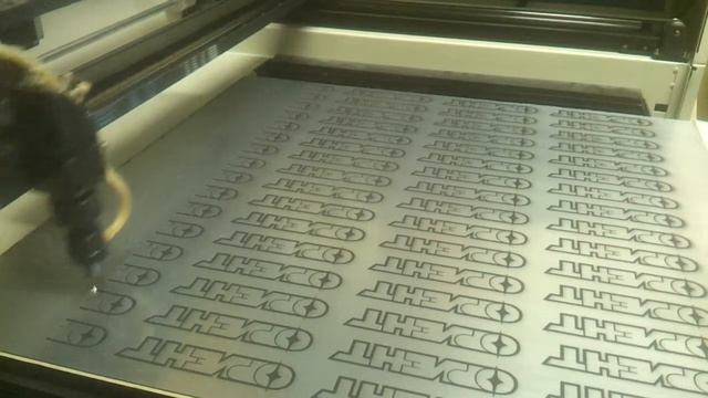Лазерная гравировка на двухслойном пластике смотреть онлайн