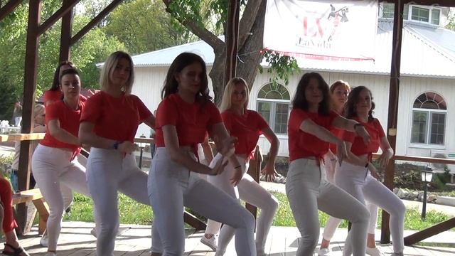 Бачата-ледистайл. Дарья Матюшина и ее группа в "Русской Охоте" смотреть онлайн