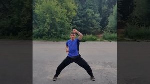 Каратэ. Блок агэ уке. Применяется для защиты верхней части тела. Также применяется как удар.