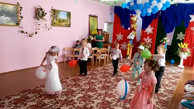 Танец для настроения на выпускном детского сада Даниловичи смотреть онлайн