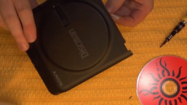 Sony Discman D2 Battery Contact Cleaning смотреть онлайн