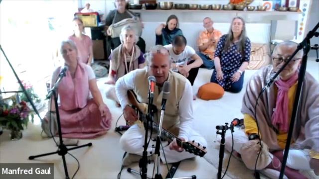 Panca Tattva Maha Mantra - Madhuri Das [Munger Mandir Bhajan] смотреть онлайн