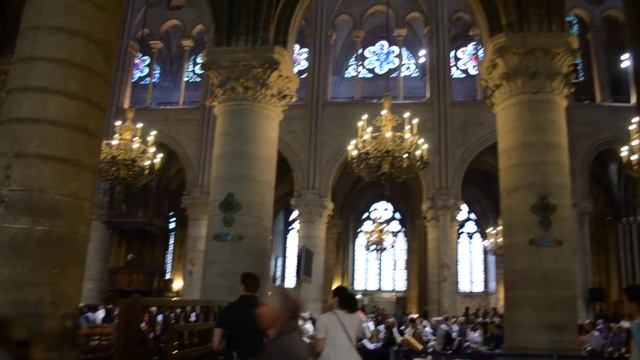 2. Внутри Нотр Дам-де-Пари, Париж, Франция смотреть онлайн