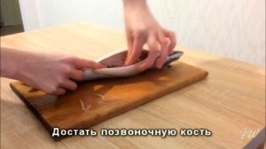 Как почистить скумбрию для запекания.  Как вынуть хребет скумбрия без отризания голови.