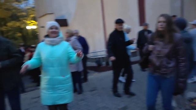 29.10.23г..."МОРЯЧКА"...звучит на танцполе в Гомельском парке... смотреть онлайн