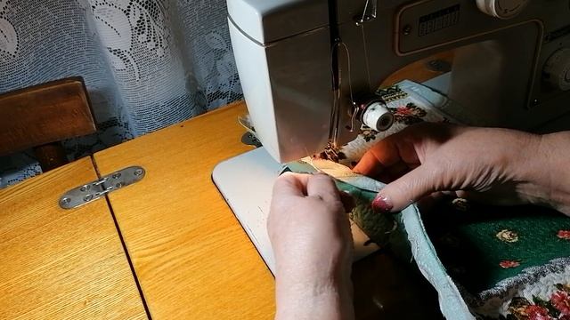 Стегаю заготовку для чехла-чемодана для шв. машины смотреть онлайн