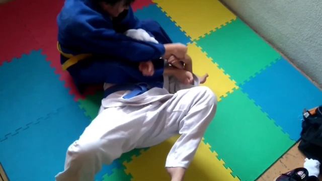 Jiu jitsu girl vs boy gi!!! 10 смотреть онлайн