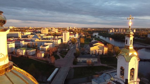 В Беларусь на машине в 2022 году. Катаемся по Западной Двине. В гостях у Custom Track смотреть онлайн