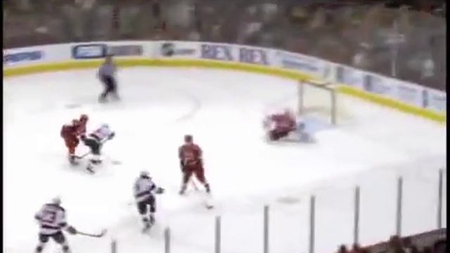Sergei Brylin's mid air goal vs Hurricanes (10 jan 2008) смотреть онлайн