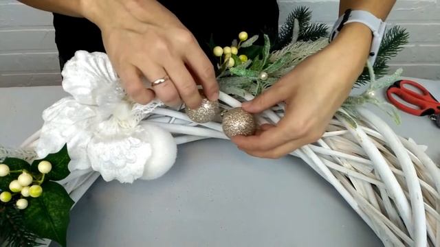 НОВОГОДНИЙ ВЕНОК на основе из ротанга. ОЧЕНЬ КРАСИВЫЙ! смотреть онлайн