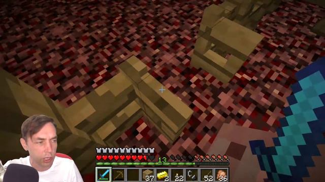 Зачем я Сделал такую большую ферму пауков в Майнкрафте? смотреть онлайн