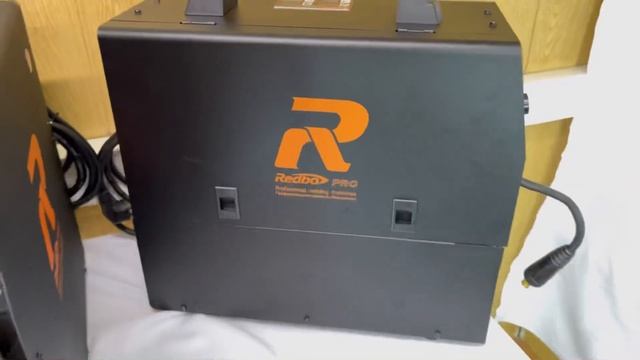 Профессиональные полуавтоматы Redbo Pro Mig 180 Y и 200Y смотреть онлайн