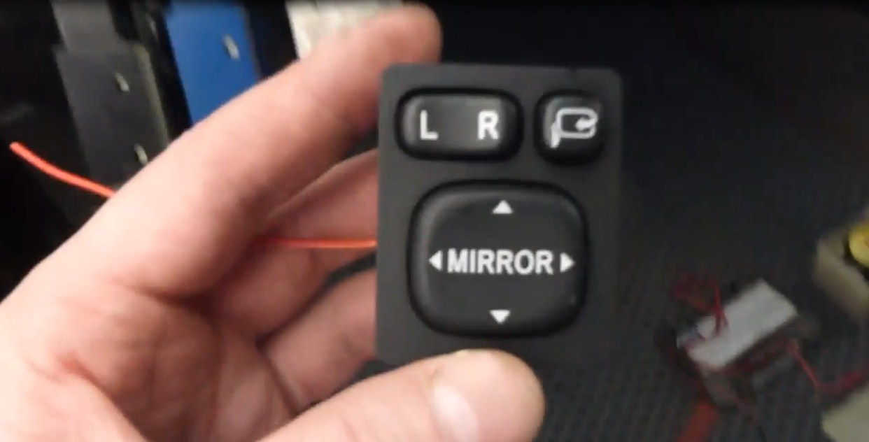 Установка контроллера автоматического опускания зеркал на ПРАДО 120 смотреть онлайн