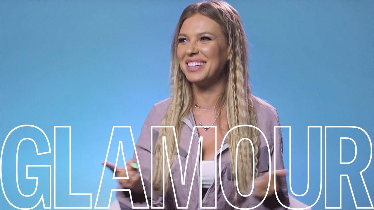 Рита Дакота отвечает на самые популярные вопросы о себе из интернета смотреть онлайн