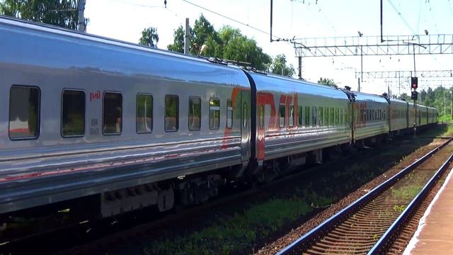 Электровоз ЭП2К-380 с фирменным поездом №12 "Москва - Приобье" смотреть онлайн
