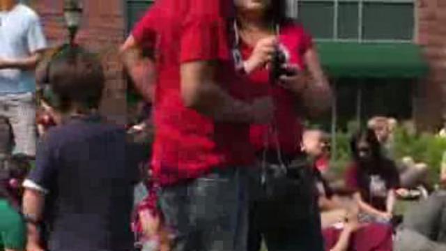 Флешмоб-музыка управляет людьми смотреть онлайн