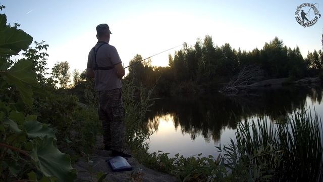 Рыбалка ночью ужин у костра. Ловля на донки. Клюёт редко но крупная Поймал 5 видов рыб г Актобе2022 смотреть онлайн