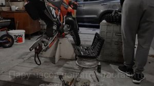 Снятие заднего колеса и замена резины на KTM 125