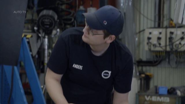 Volvo World first Crash Tests Of Bike Helmets Against Cars смотреть онлайн