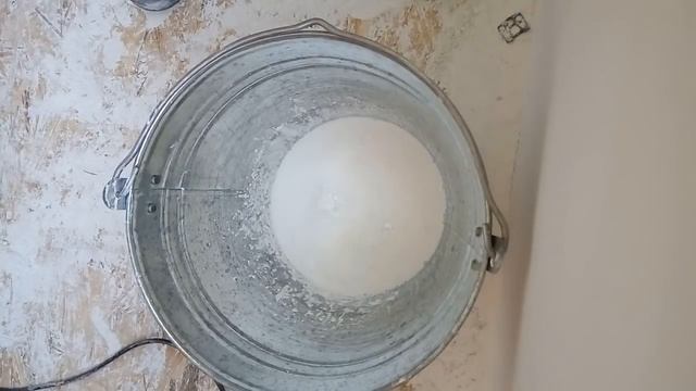 Правильный замес финишной гипсовой шпаклёвки. От чего образуются комочки. смотреть онлайн