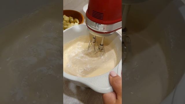 Бомбическая Шарлотка с яблоками /Sharlotca cu mere смотреть онлайн