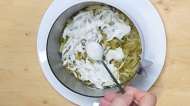 Слоеный салат с курицей. Нежный и вкусный салат Принц смотреть онлайн