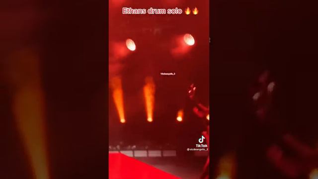 Итан Торкио(måneskin) соло на барабанах смотреть онлайн